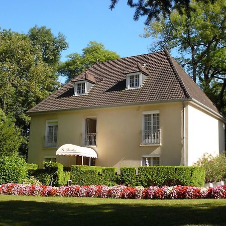 Chateau De Rigny マントン・サン・ベルナール エクステリア 写真